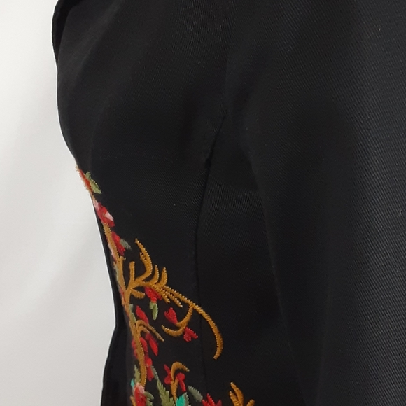 WE Floral Embroidered Black Jacket EUC - Picture 12 of 16